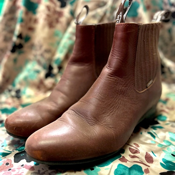 Other - Establo Cowboy Boots.